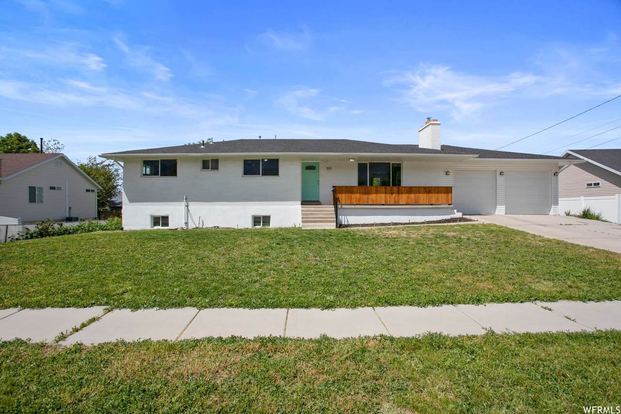 390 Larkin Ln - Photo 1