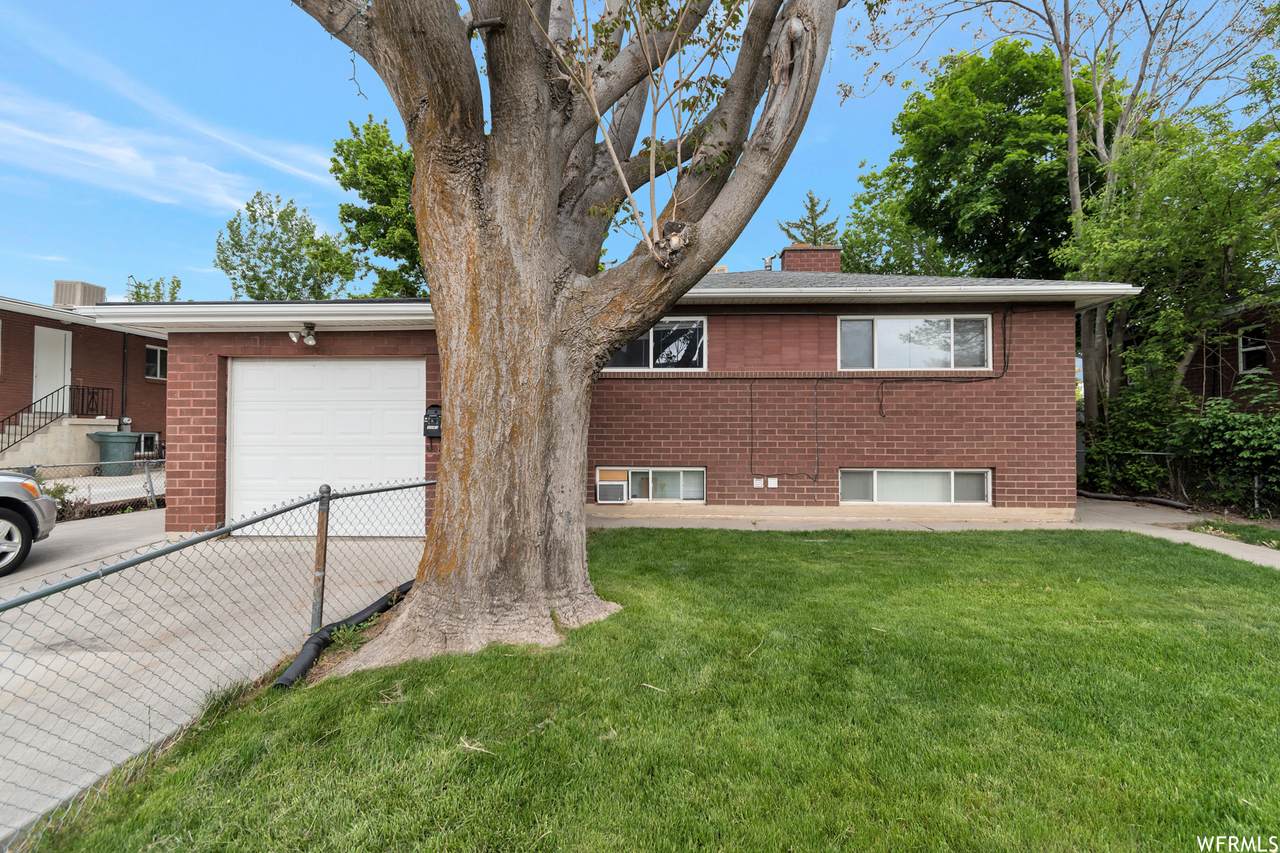 3093 Lincoln St - Photo 1