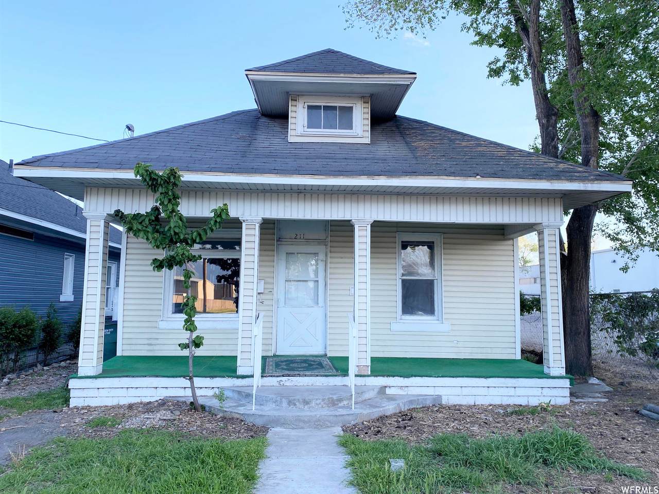 211 30 St - Photo 1