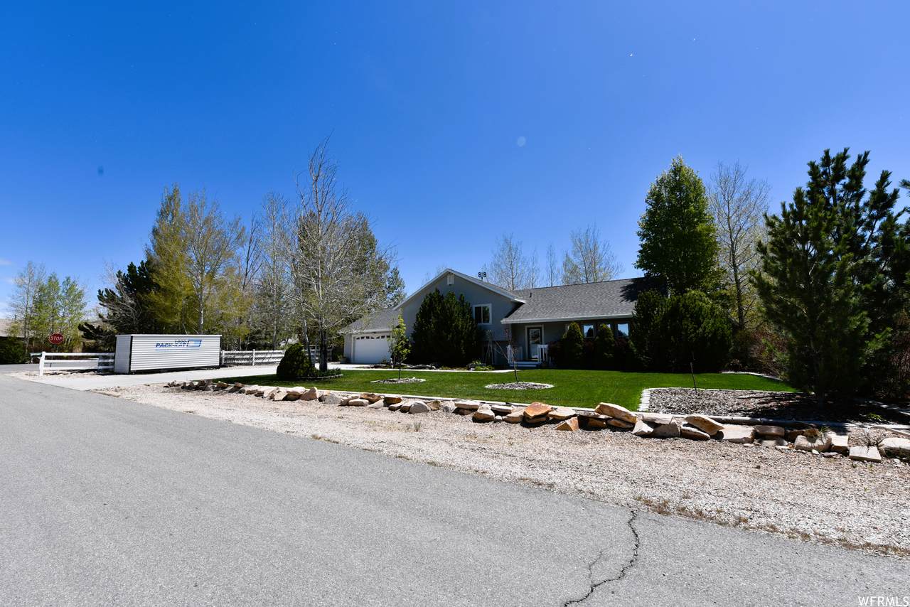 755 Oak Ln - Photo 1