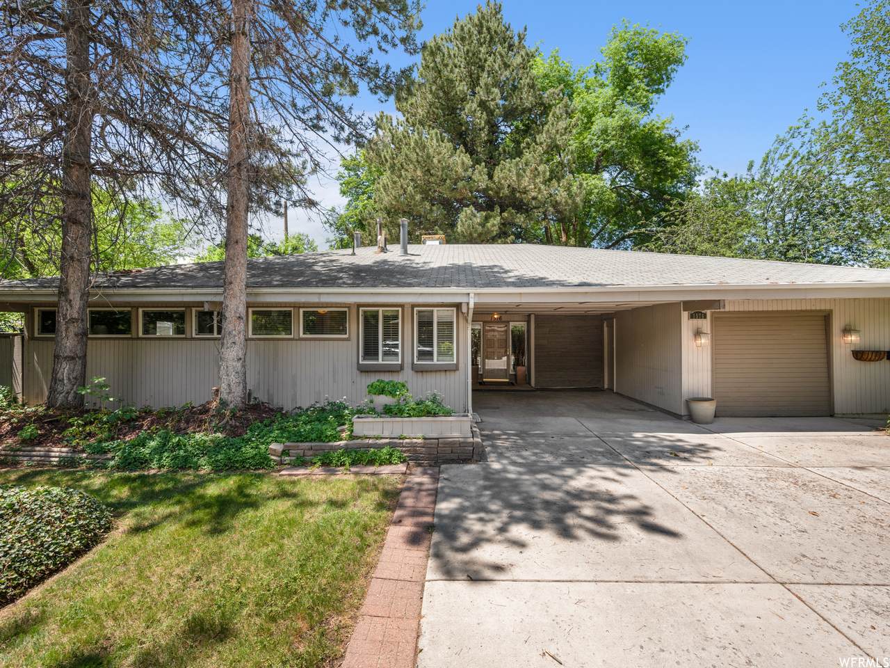 1576 Lakewood Dr - Photo 1