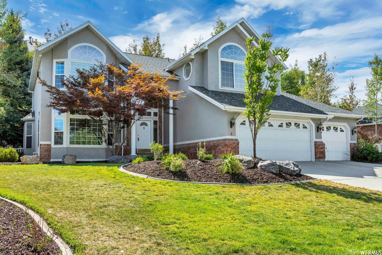4 Fairway Dr - Photo 1