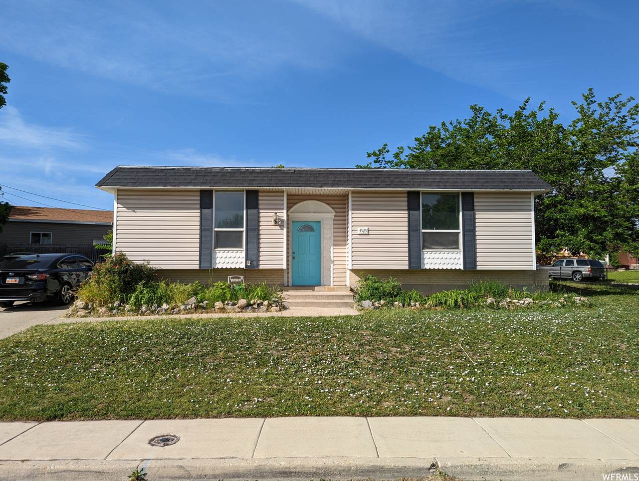 4925 Lark Way - Photo 1