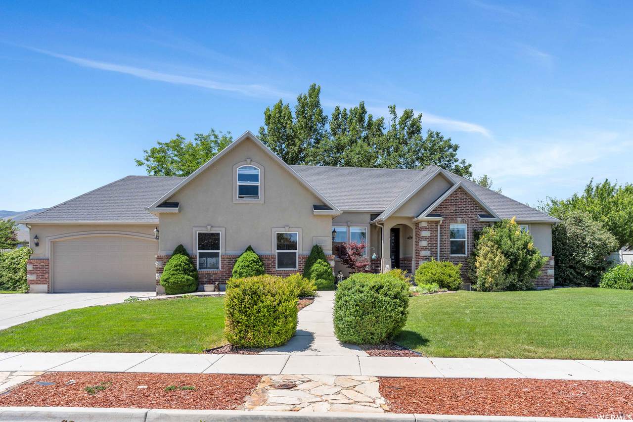 1299 Parkside Dr - Photo 1