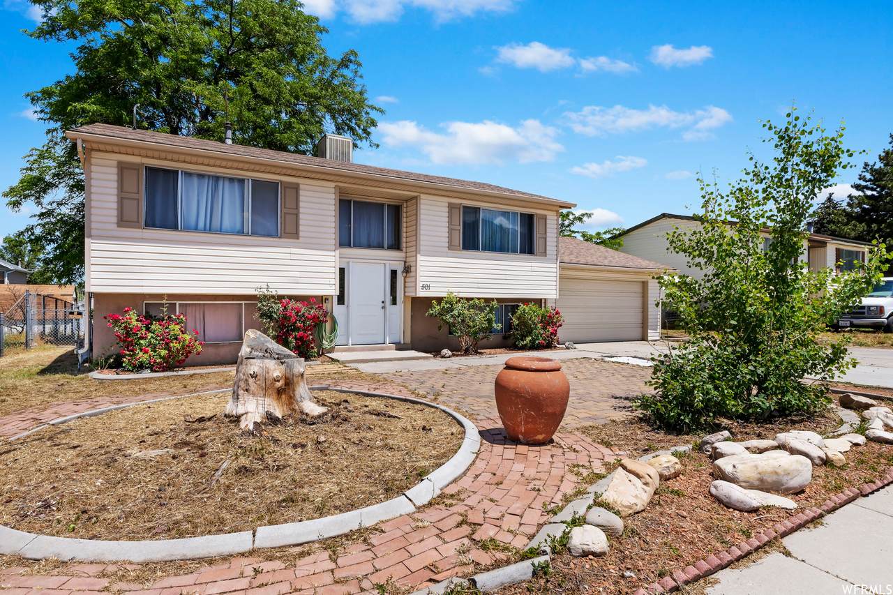 501 Valley View Dr - Photo 1