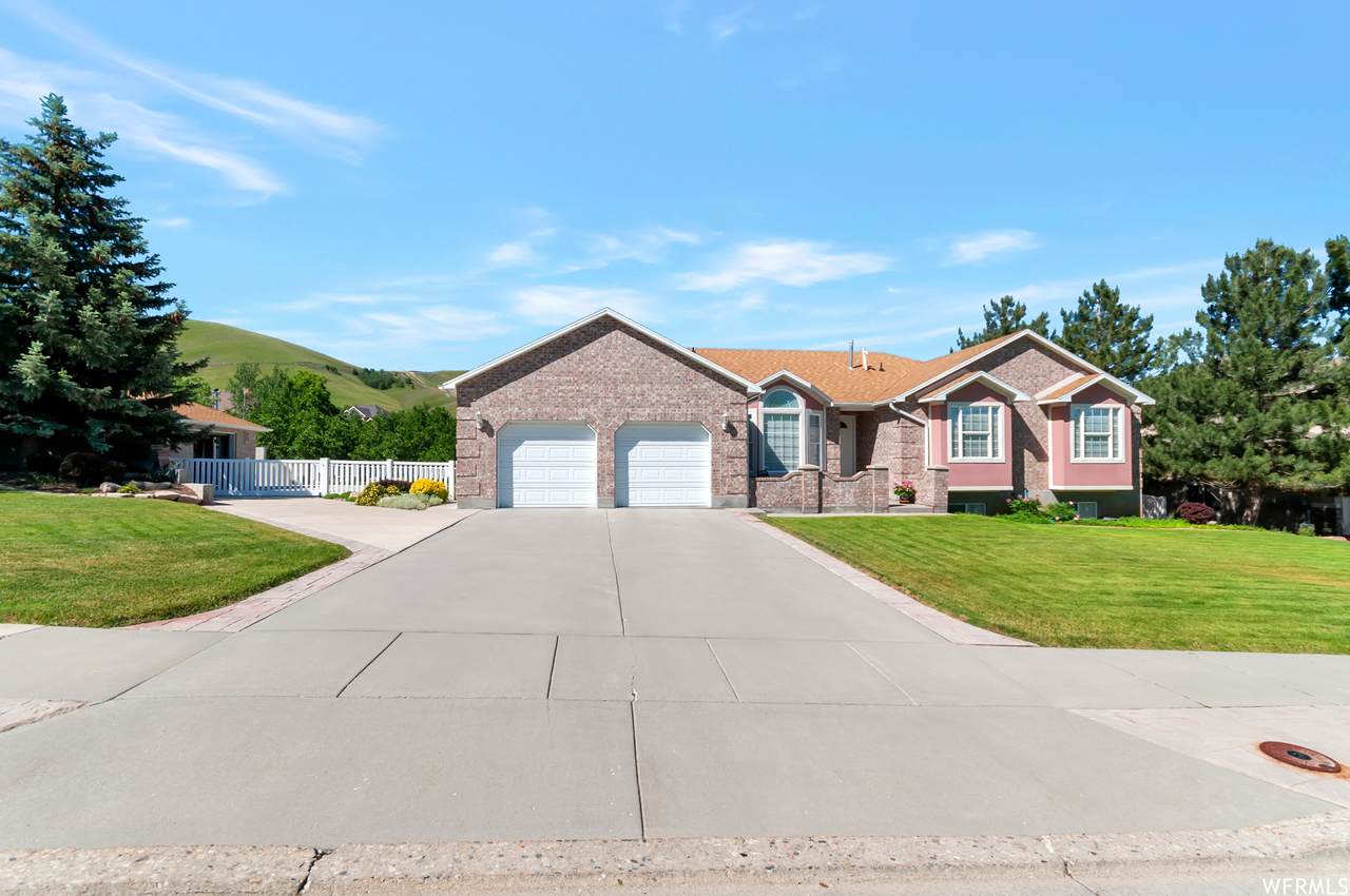 876 Deer Hollow Ct - Photo 1