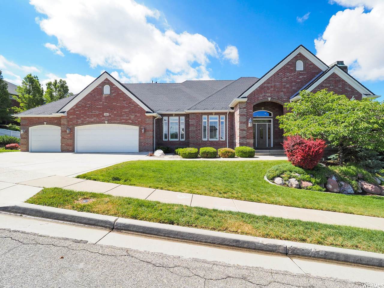 596 Eagle Ridge Dr - Photo 1