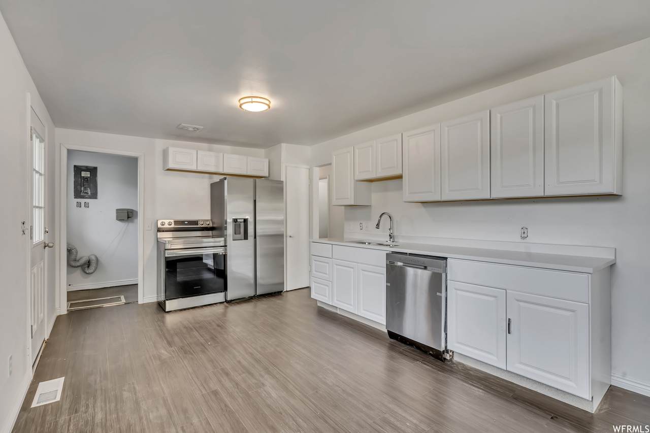 817 Simoron Dr - Photo 1