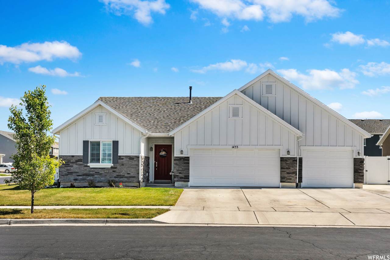 1433 Meadowbrook Cir - Photo 1