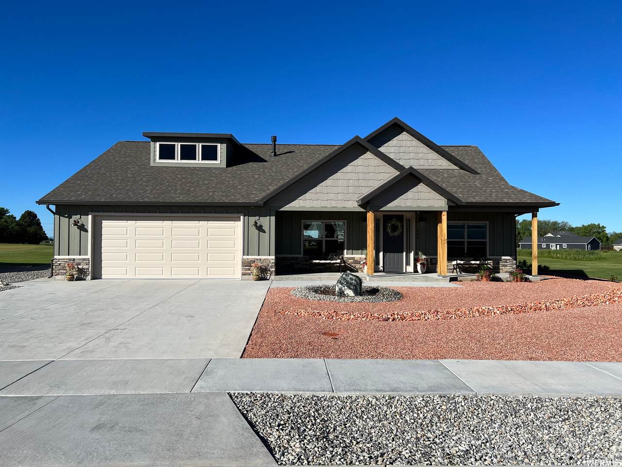 588 Eagle Dr - Photo 1
