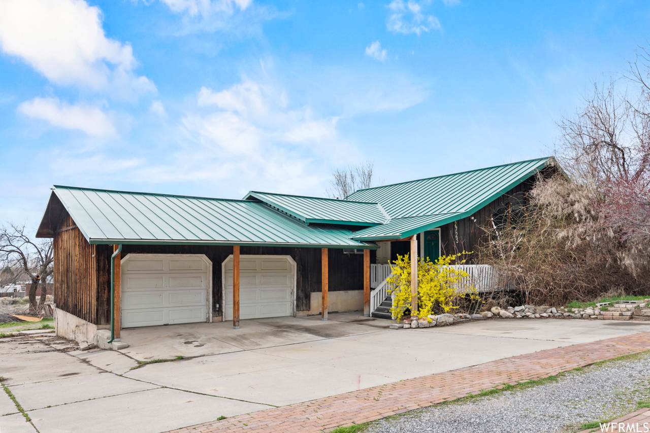 2725 Canyon Rd - Photo 1