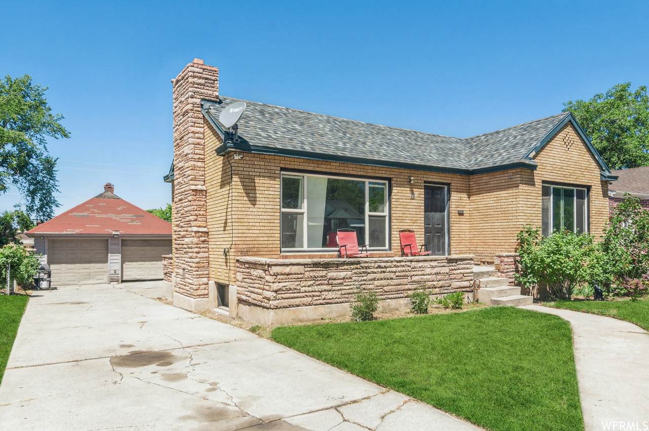 2755 Fowler - Photo 1