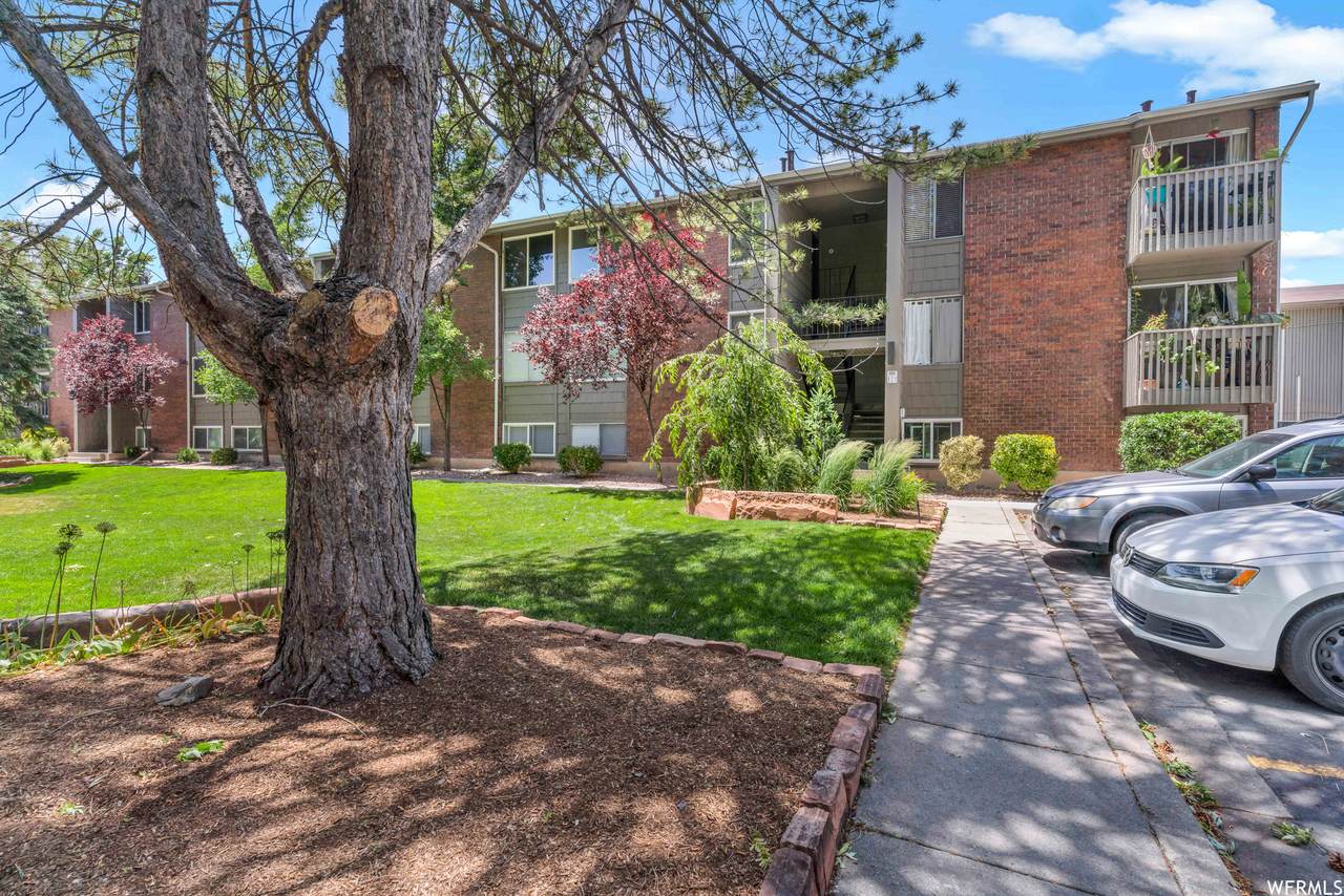 402 3335 Ave - Photo 1