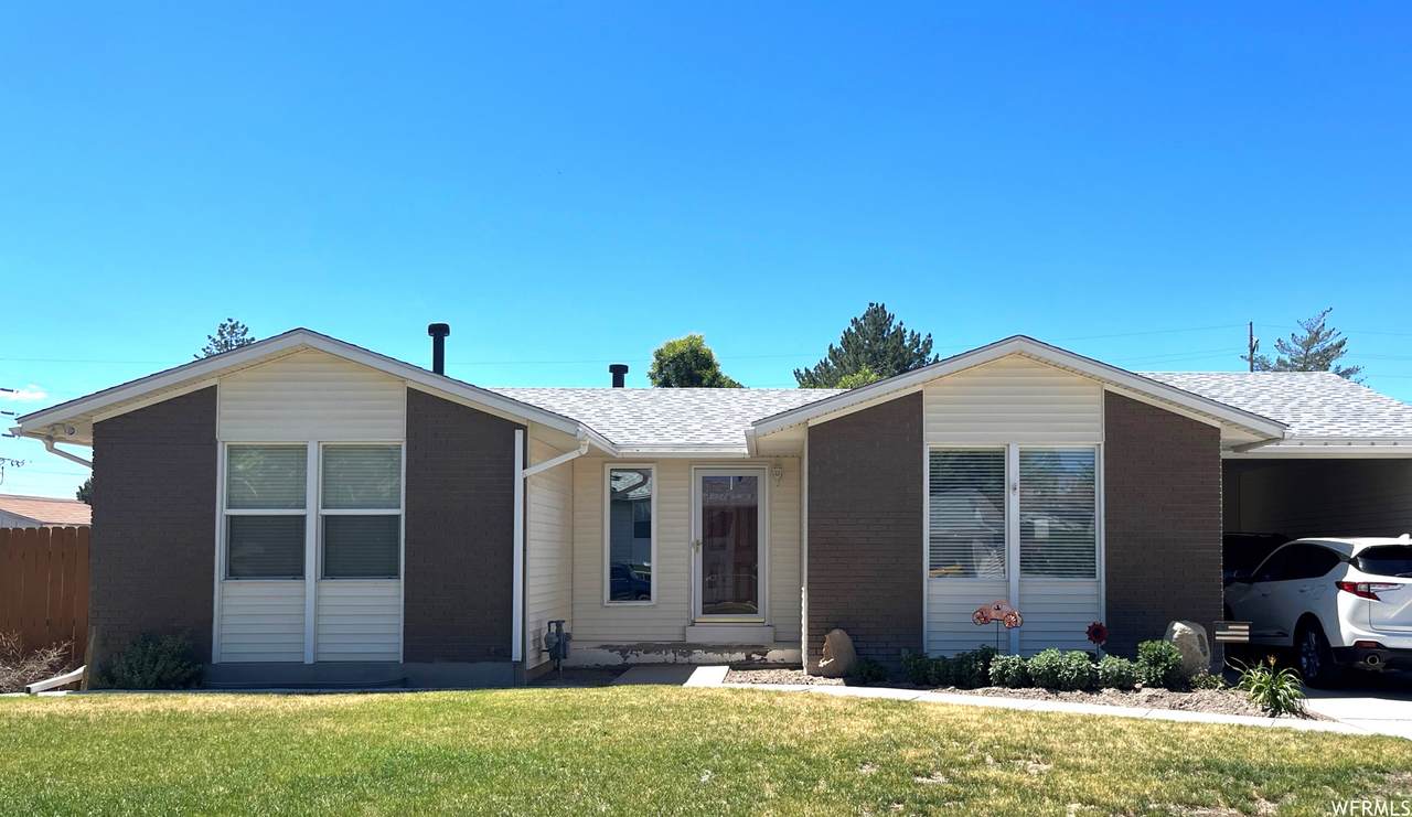2755 Hazelhurst Dr - Photo 1