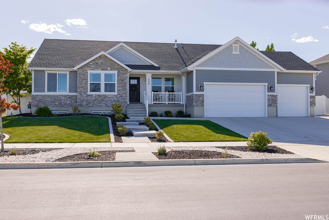 599 Pinnacle Ln - Photo 1