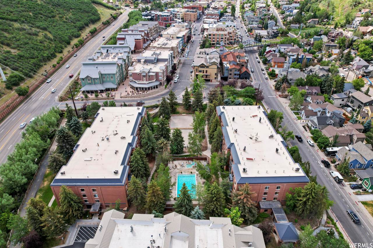 950 Park Ave - Photo 1