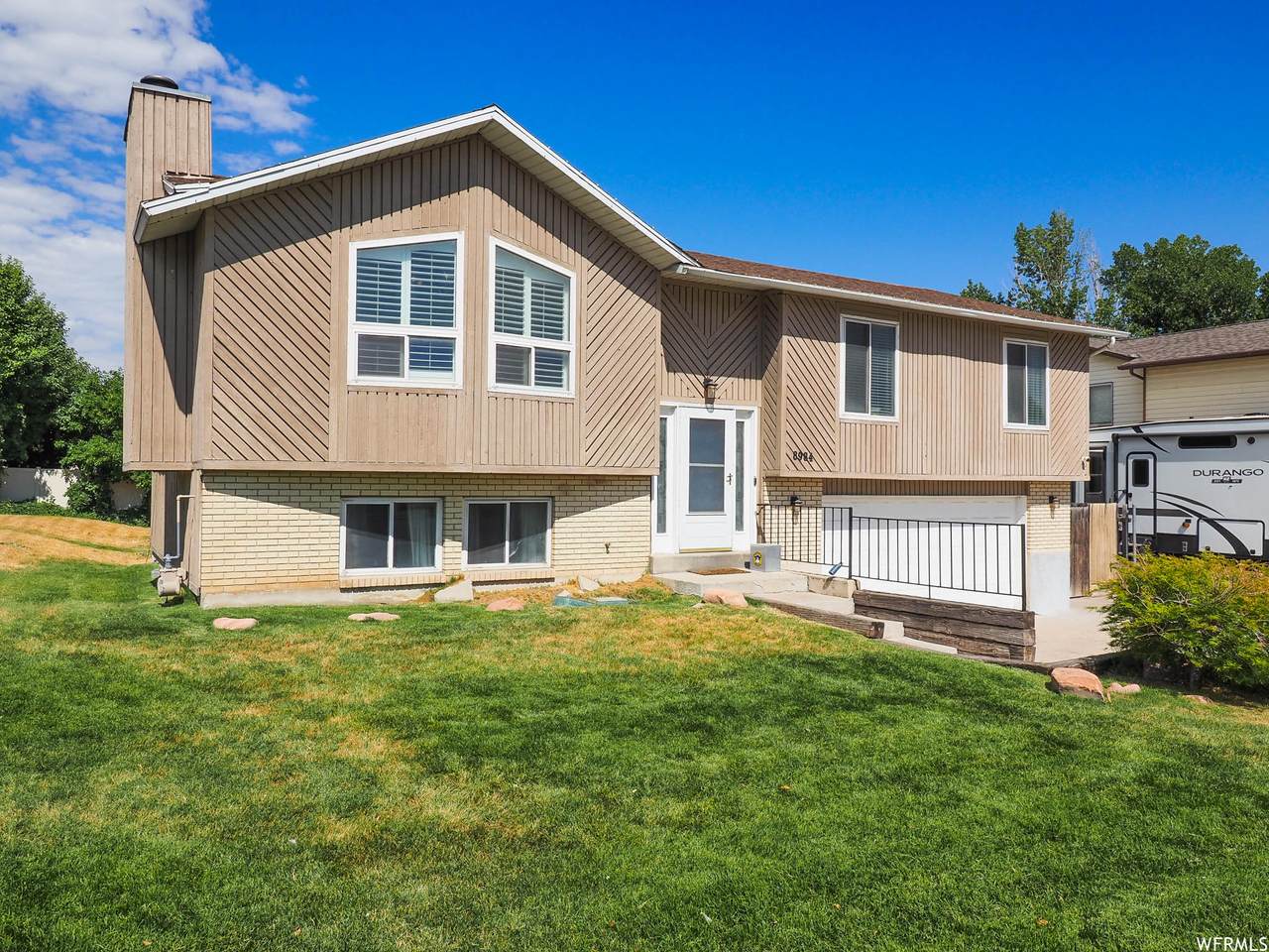 8984 Midvalley Dr - Photo 1