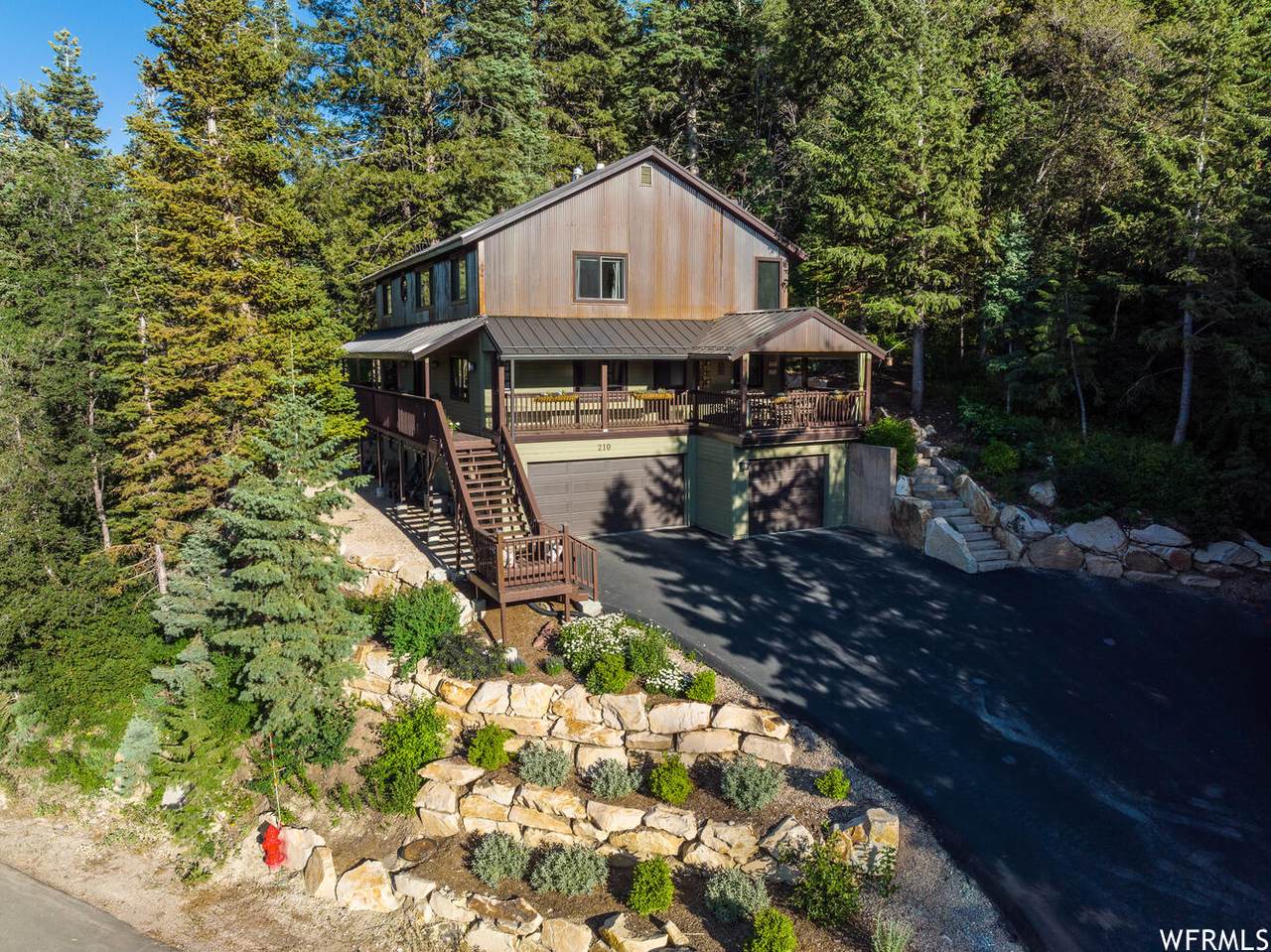 210 Matterhorn Dr - Photo 1