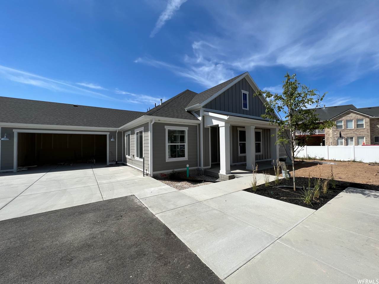 205 3830 - Photo 1