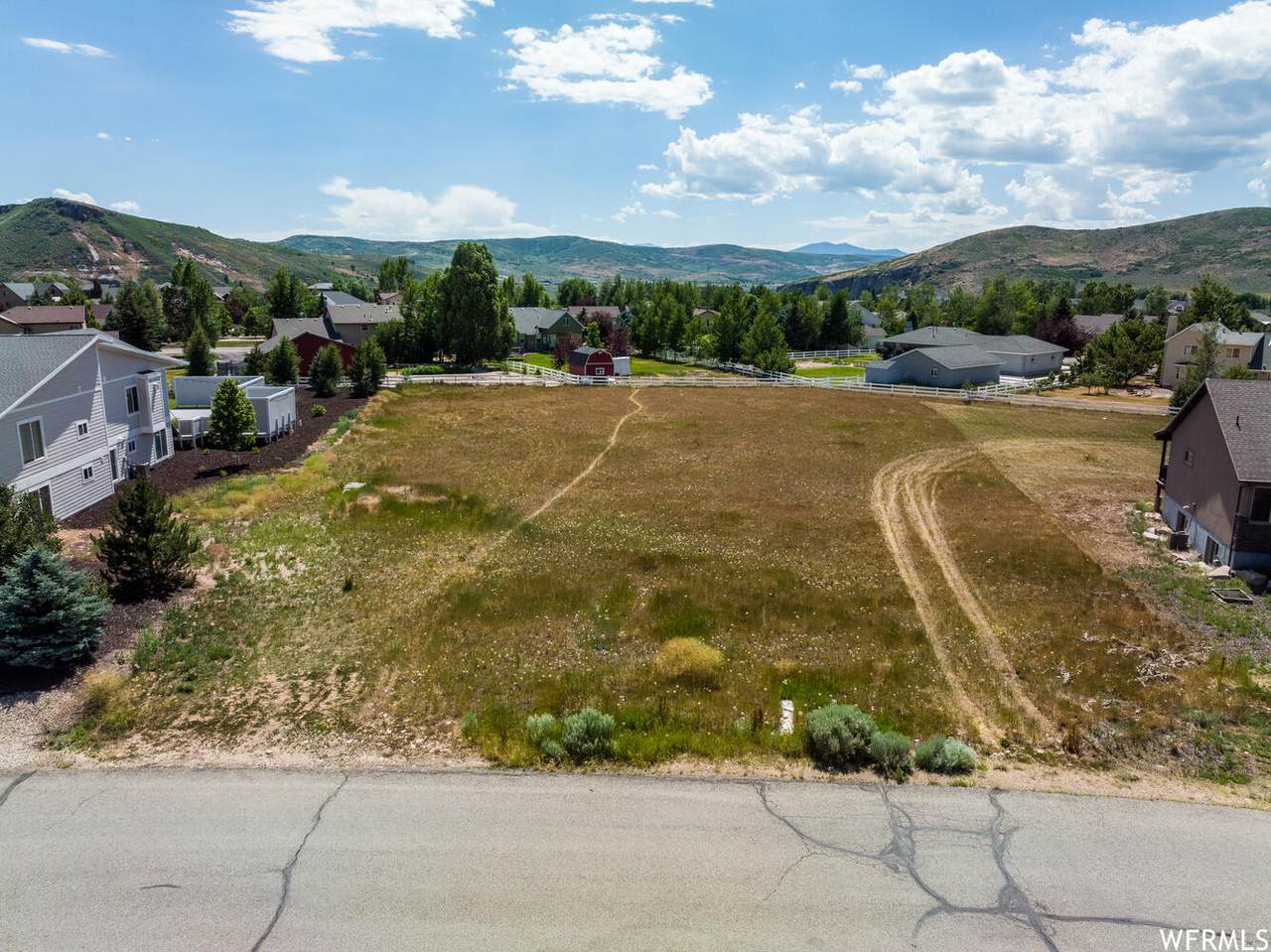 561 Aspen Rd - Photo 1