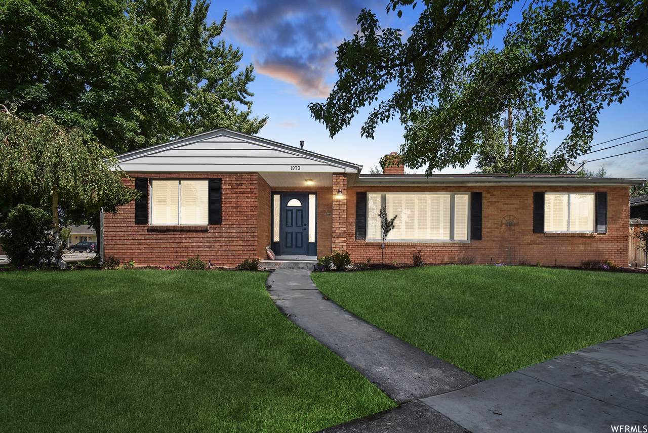 1973 Kensington Ave - Photo 1