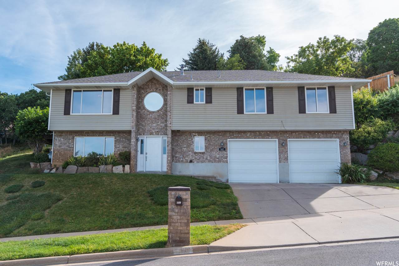 907 Windsor Ln - Photo 1