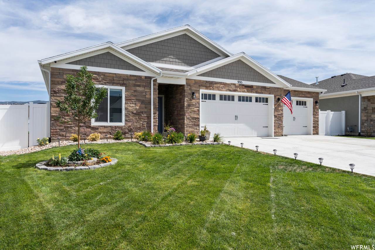 995 Becca Rd - Photo 1