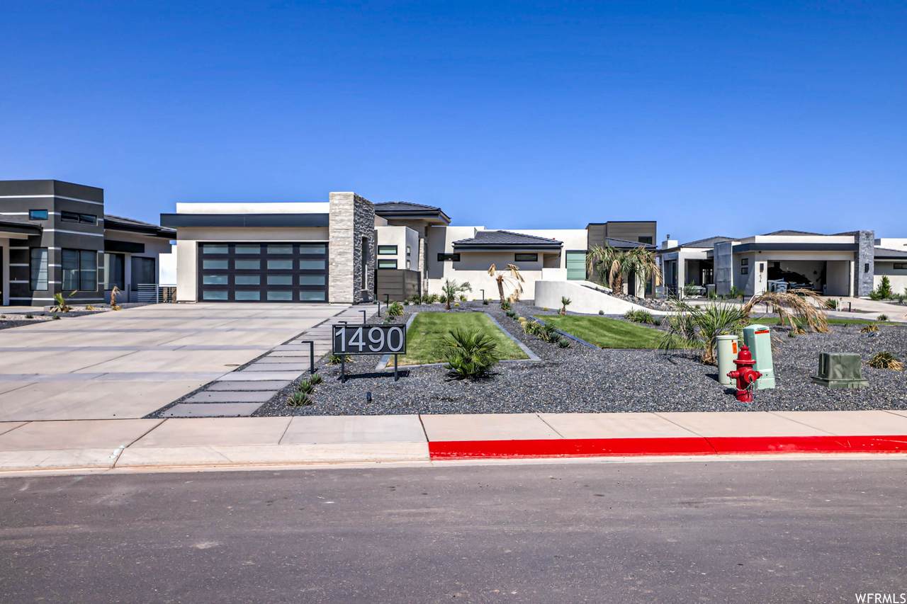 1490 Torrey Pines Rd - Photo 1