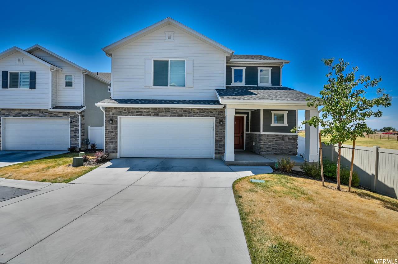 1686 Parkview Dr - Photo 1