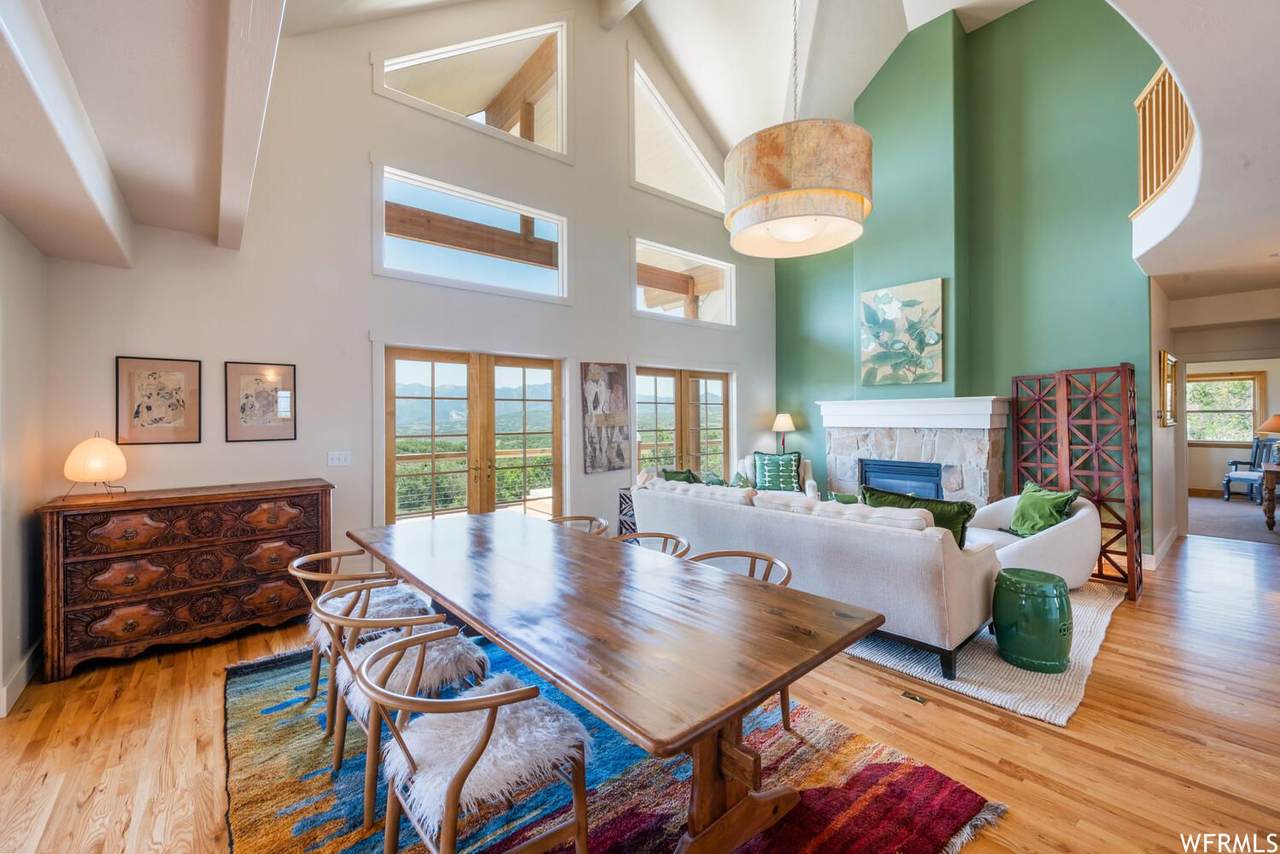 384 Summit Dr - Photo 1