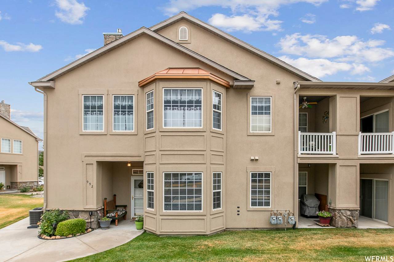 992 Shetland Ln - Photo 1