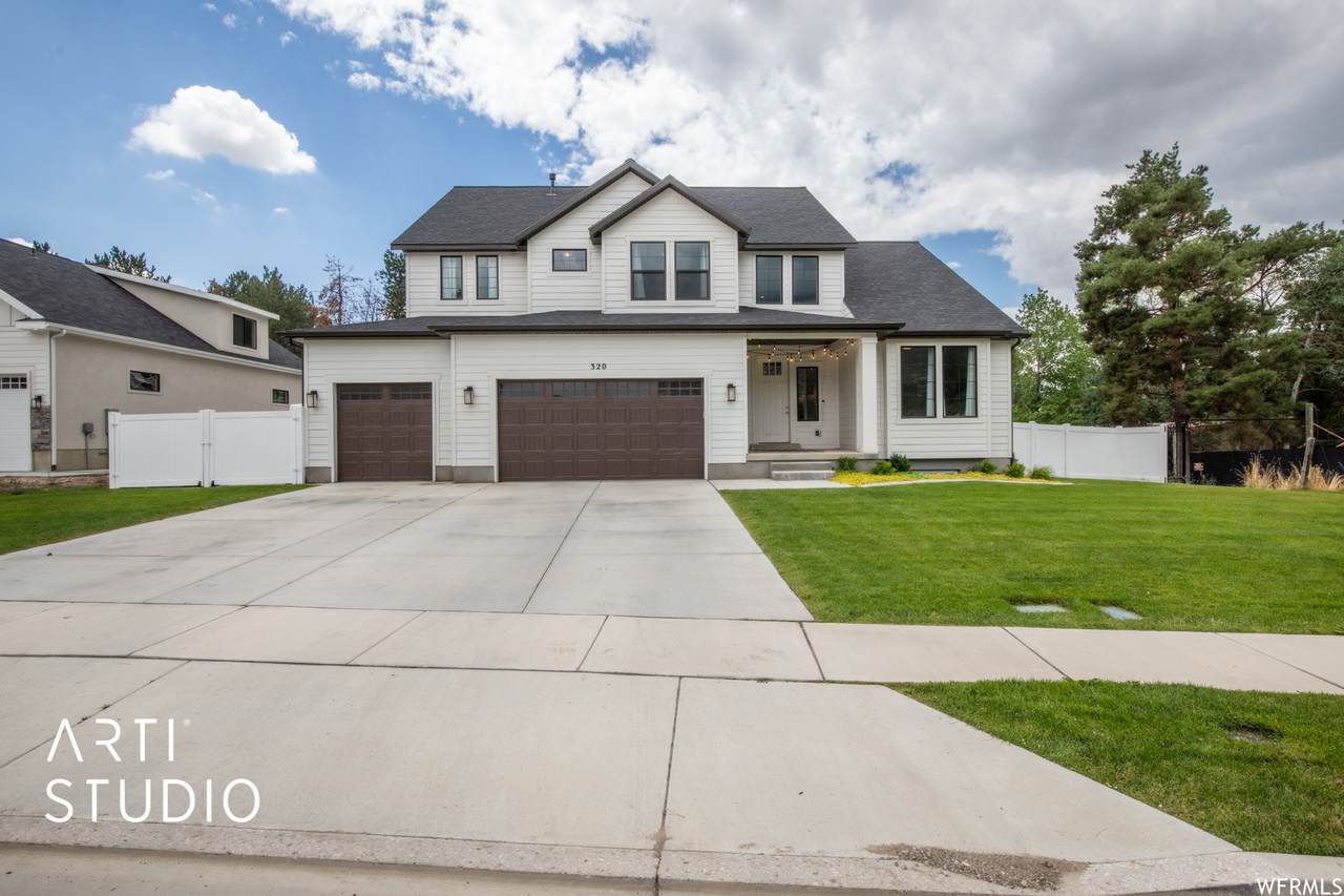 320 Robert Cir - Photo 1