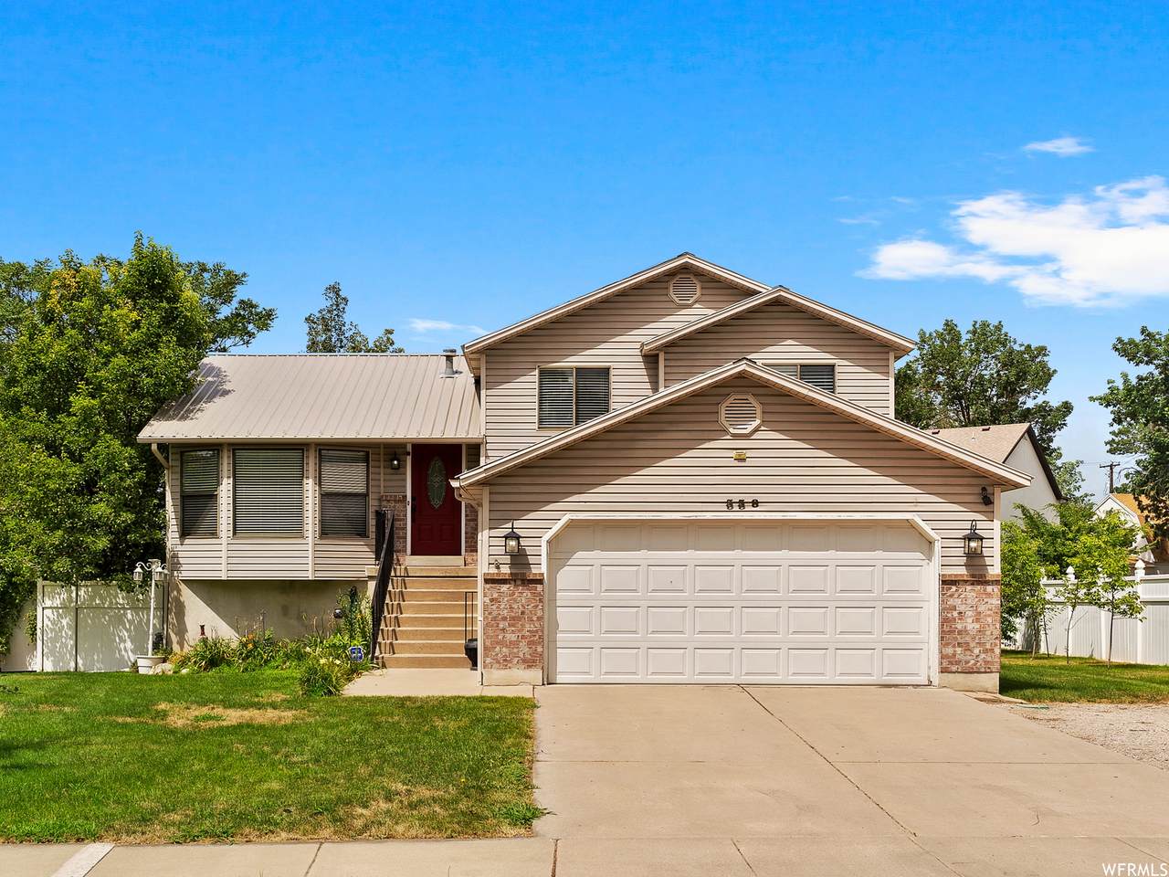 338 Carol Dr - Photo 1