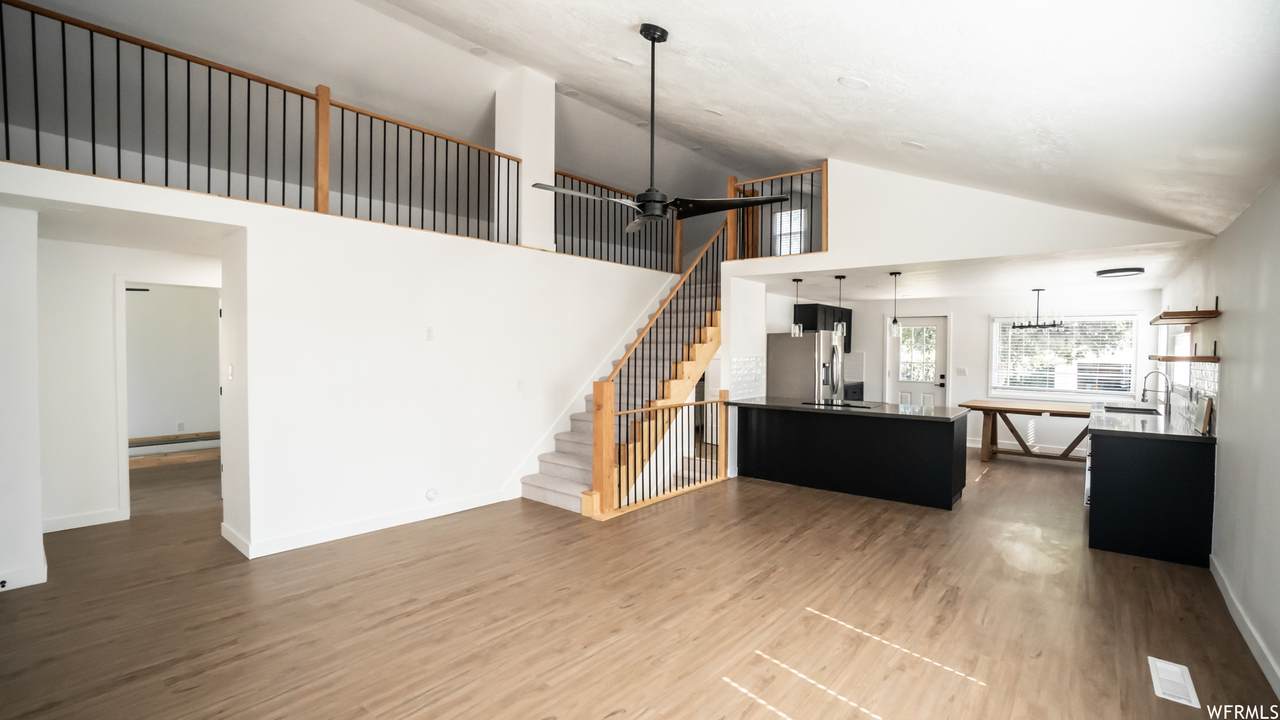 216 400 - Photo 1