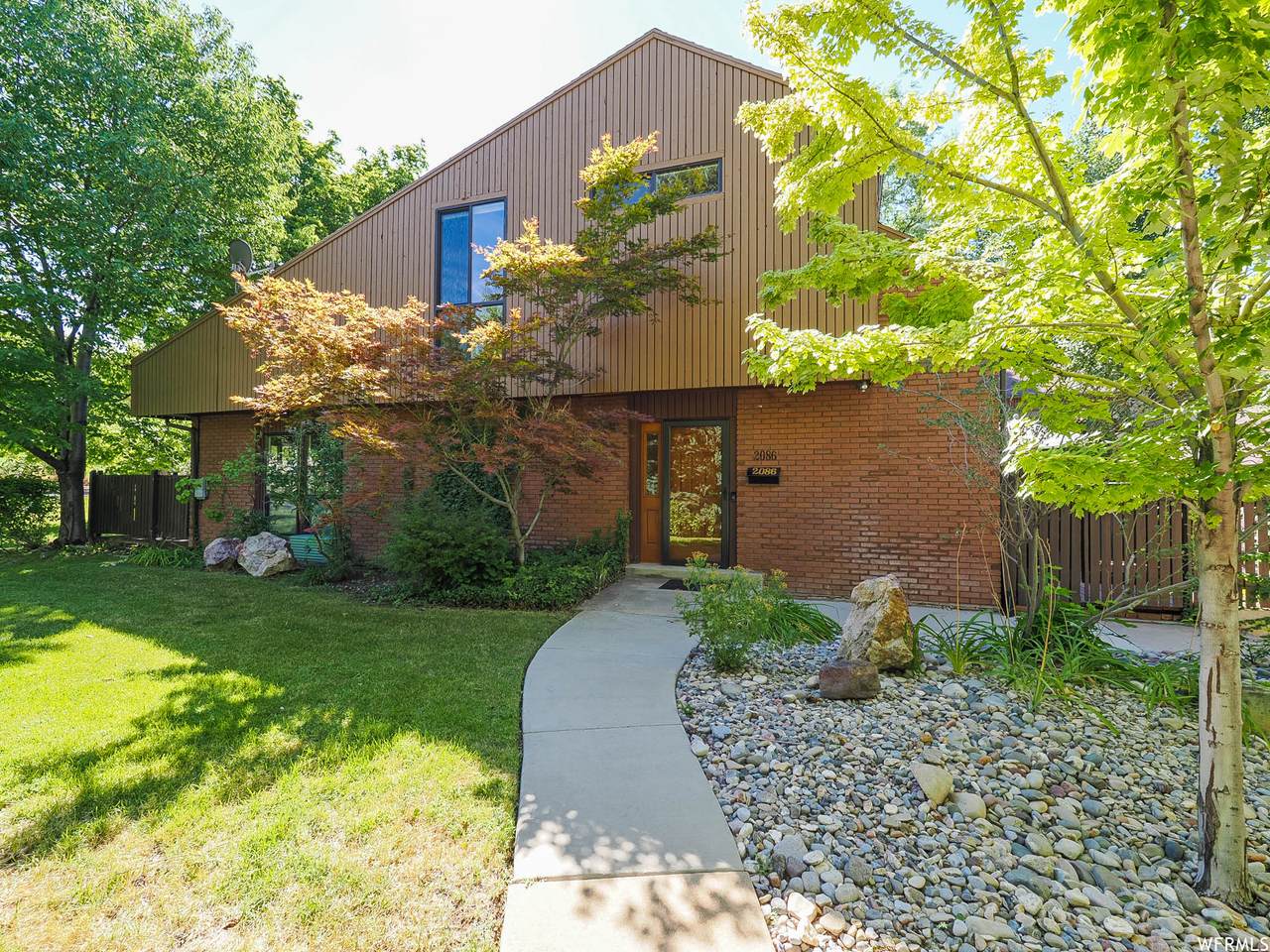 2086 Michigan Ave - Photo 1