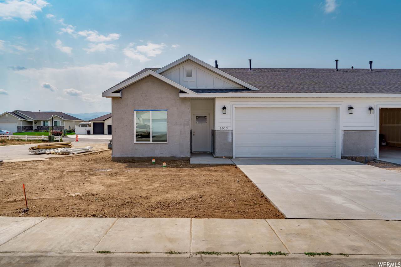 661 Vista Ln - Photo 1