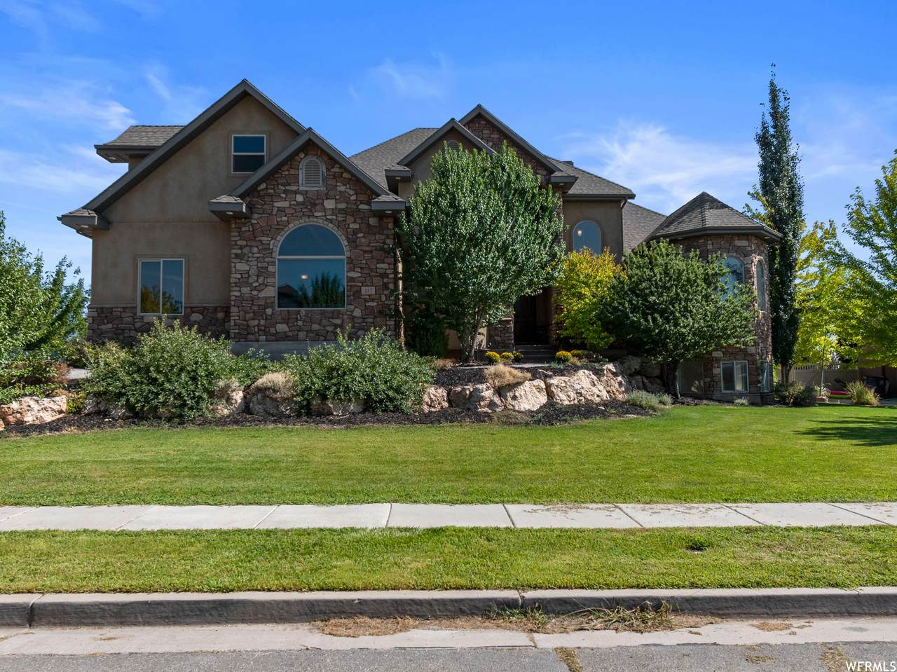 337 Paddock Ln - Photo 1