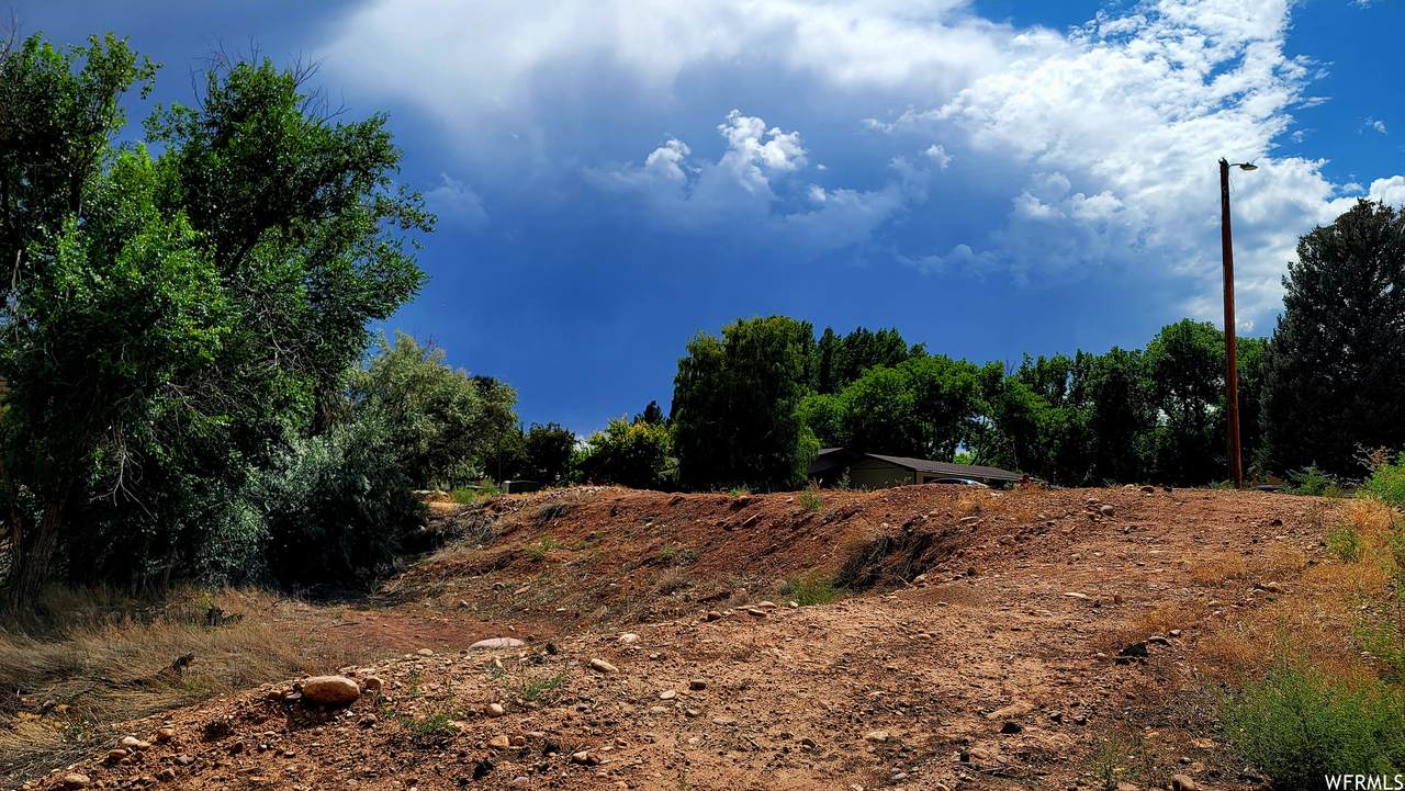 90 Skyline Dr - Photo 1