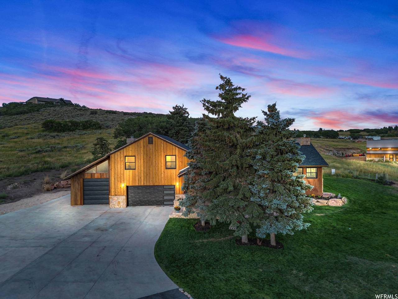 1341 Oakridge Rd - Photo 1
