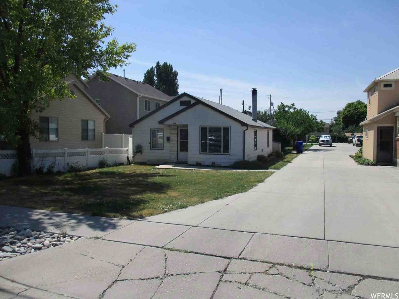 560 Garden Ave - Photo 1