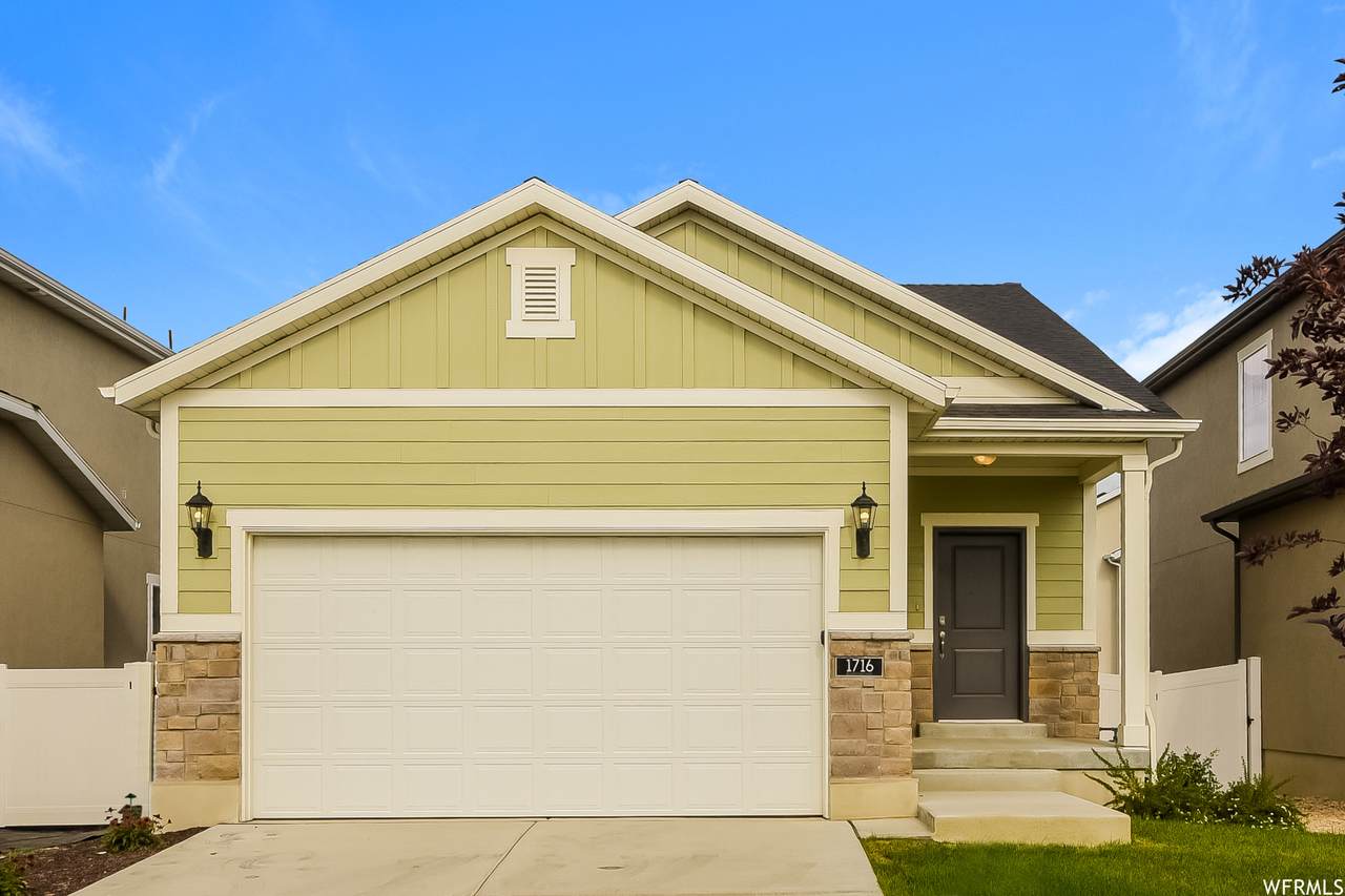 1716 Prevedel Dr - Photo 1