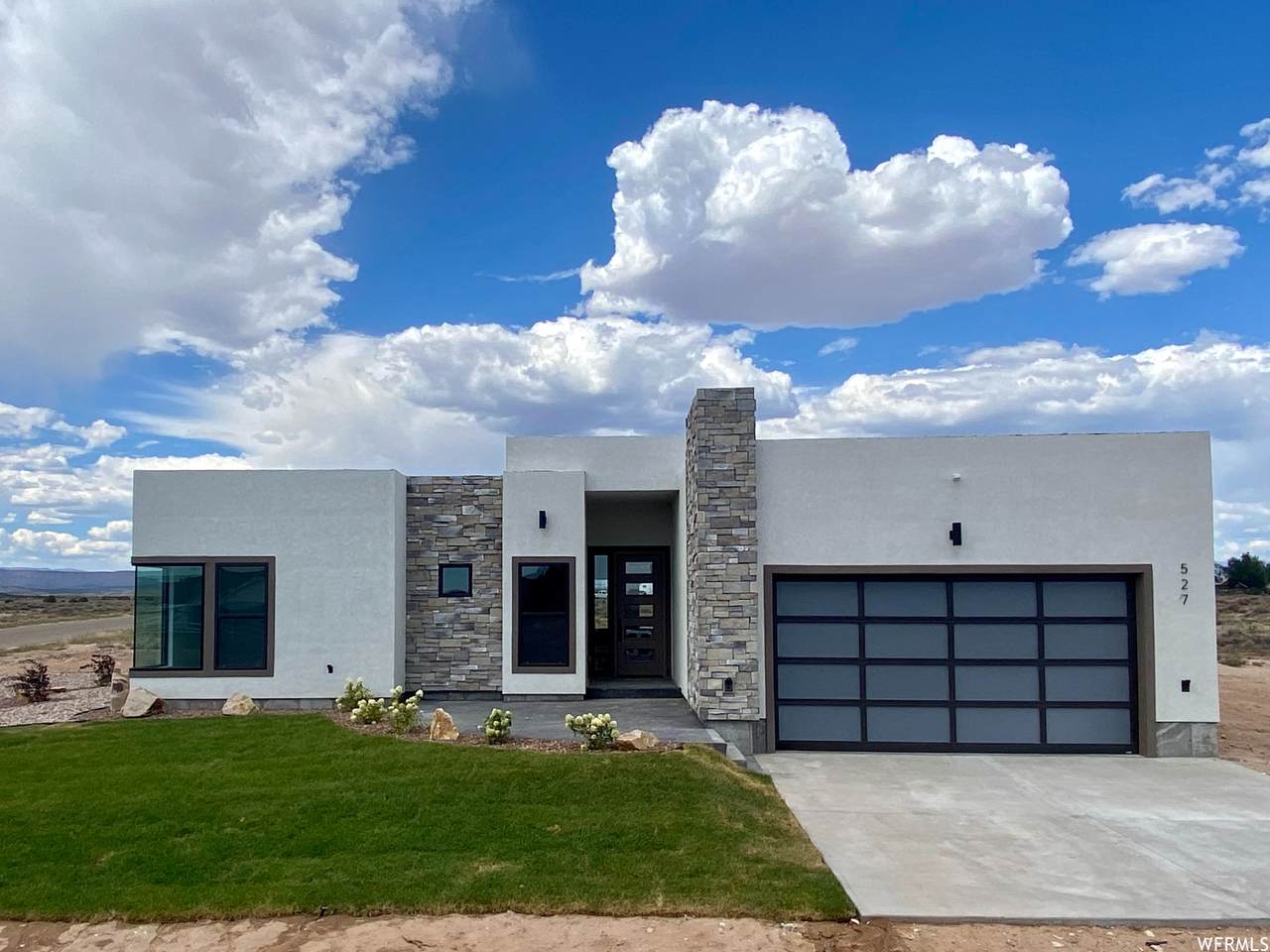 527 E River Heights Dr - Photo 1