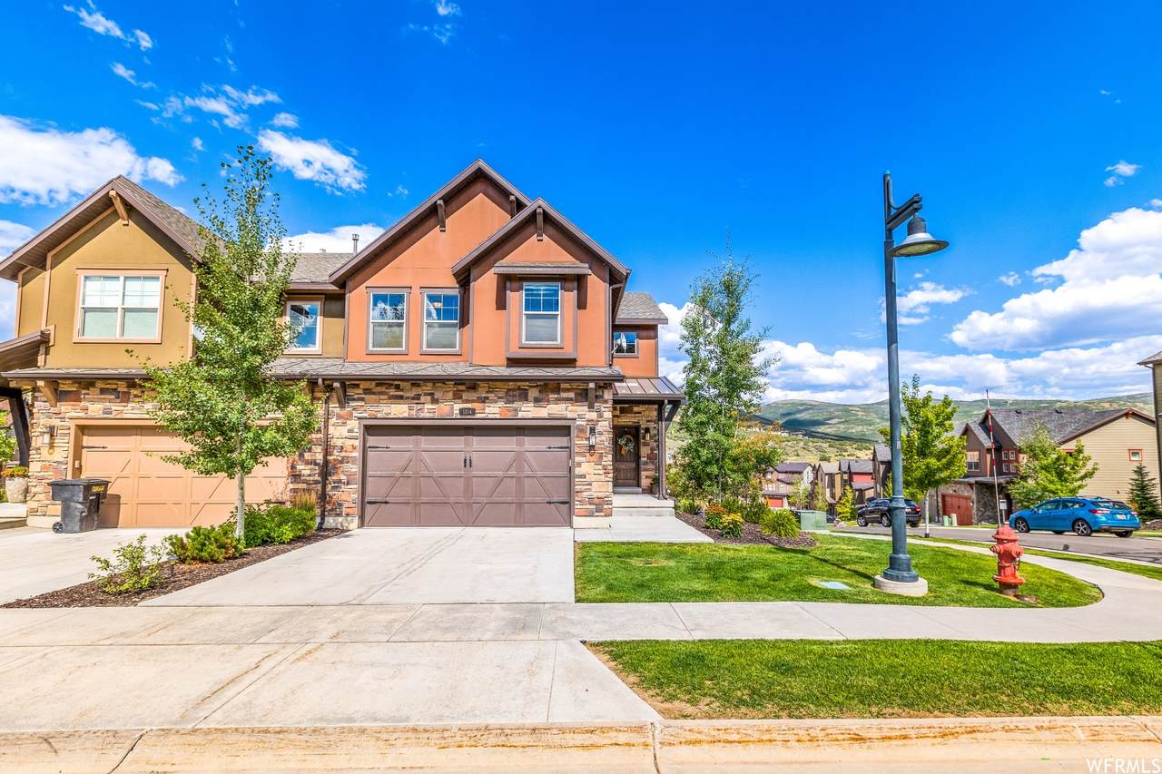 1104 Abigail Dr - Photo 1