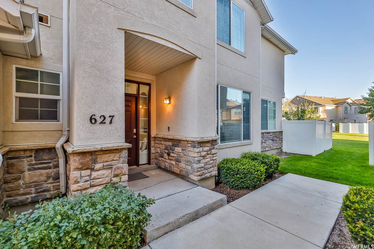 627 Canterbury Ln - Photo 1