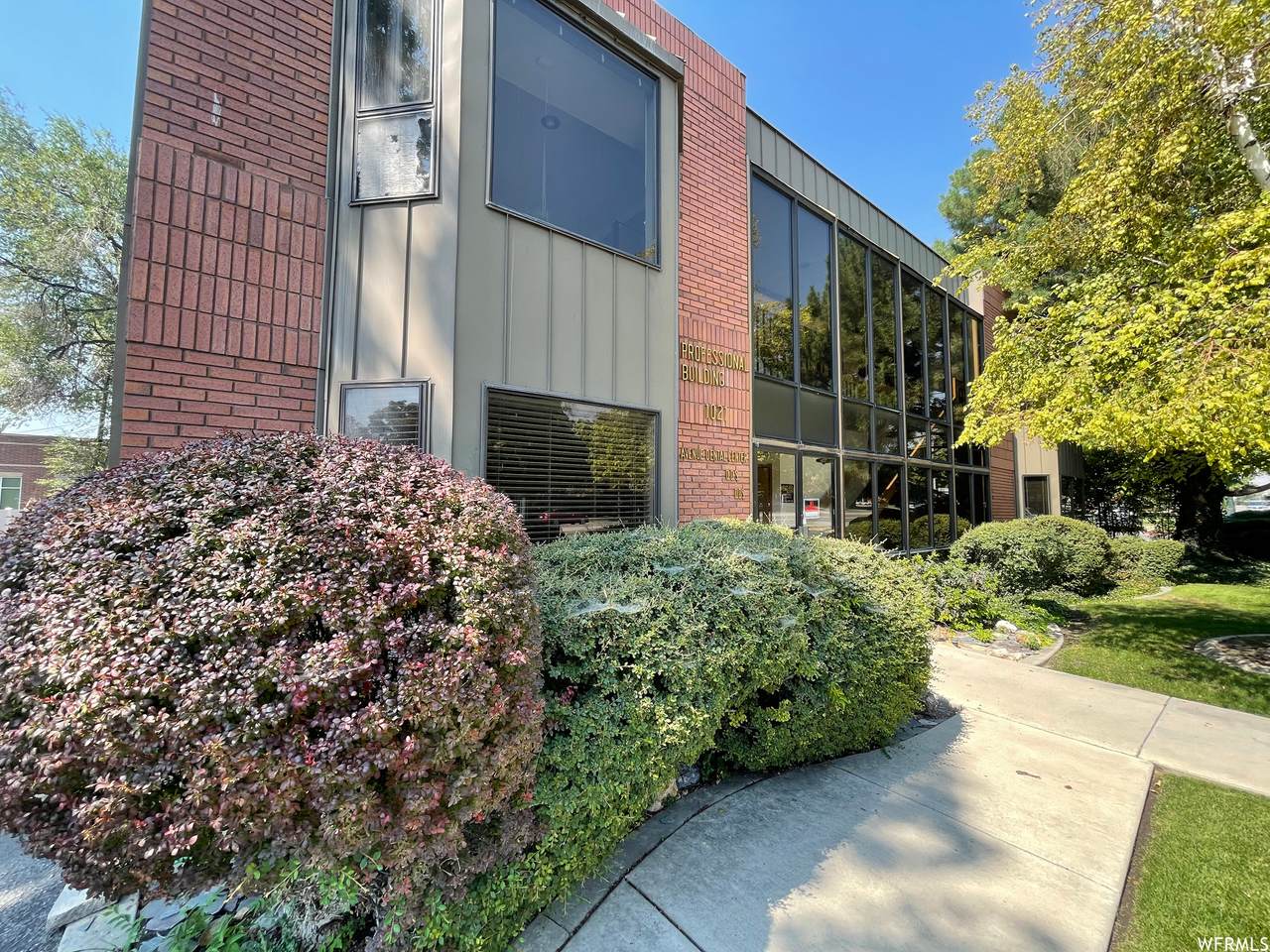 1021 University Ave - Photo 1