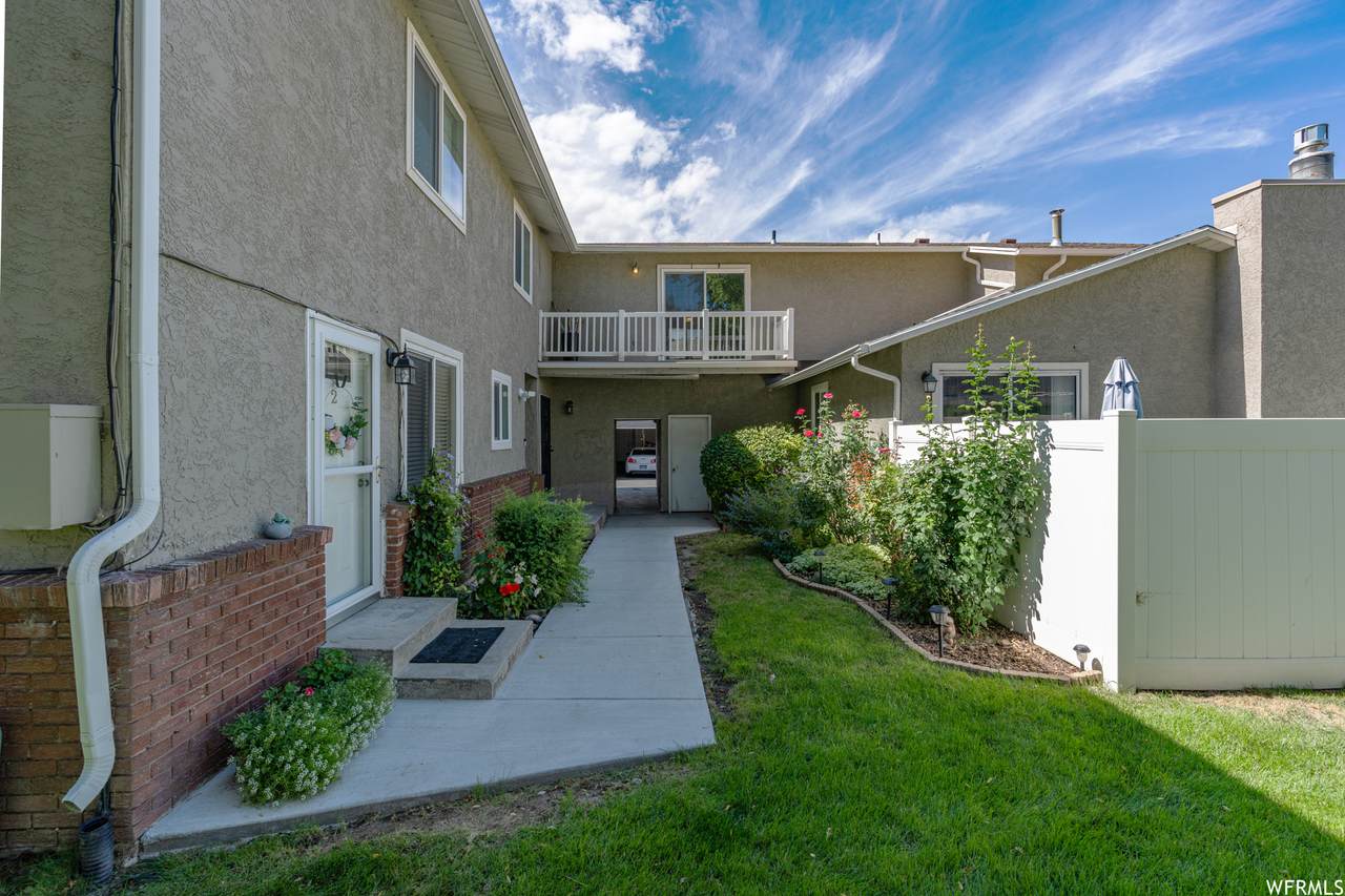 5235 Glendon St - Photo 1