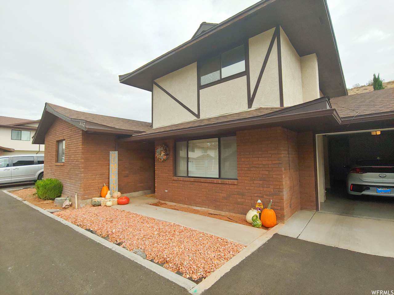 3712 Gates Circle Cir - Photo 1