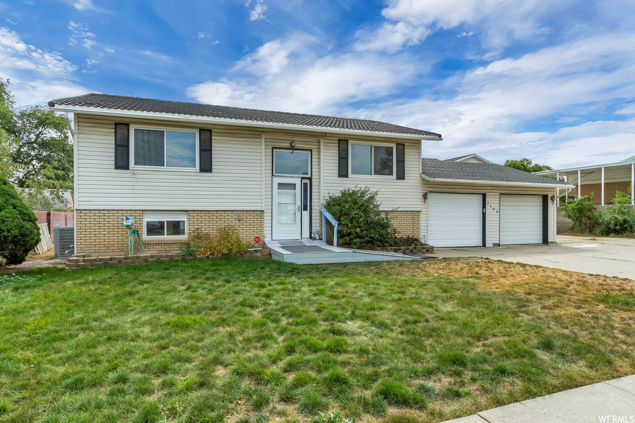2409 Laguna Dr - Photo 1