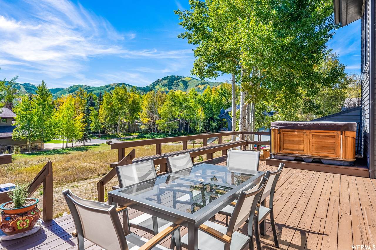 3200 Crestline Dr - Photo 1