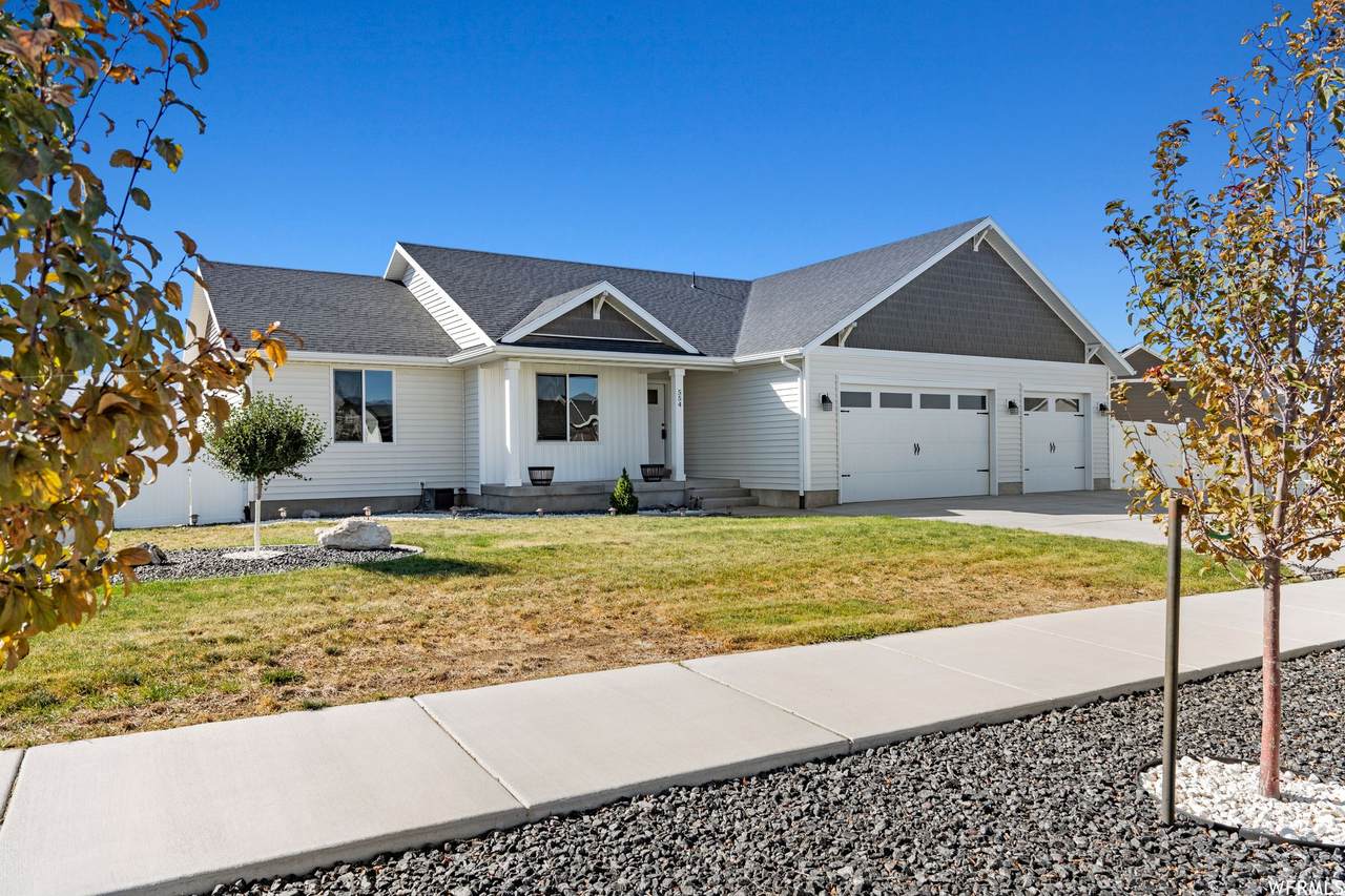 554 Chan Dr - Photo 1